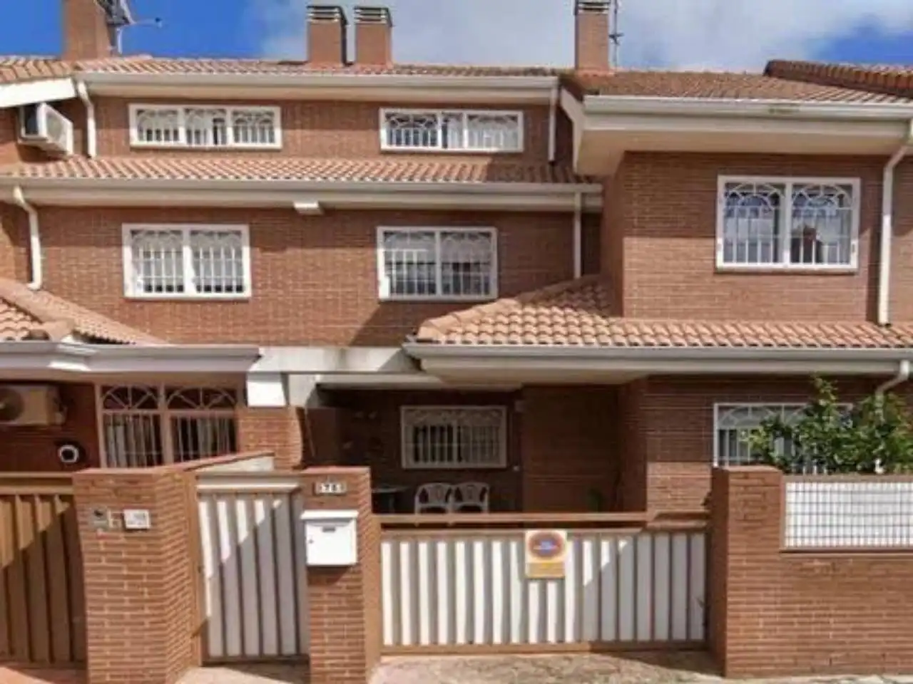 Exterior view of Detached homes for sale in Parla