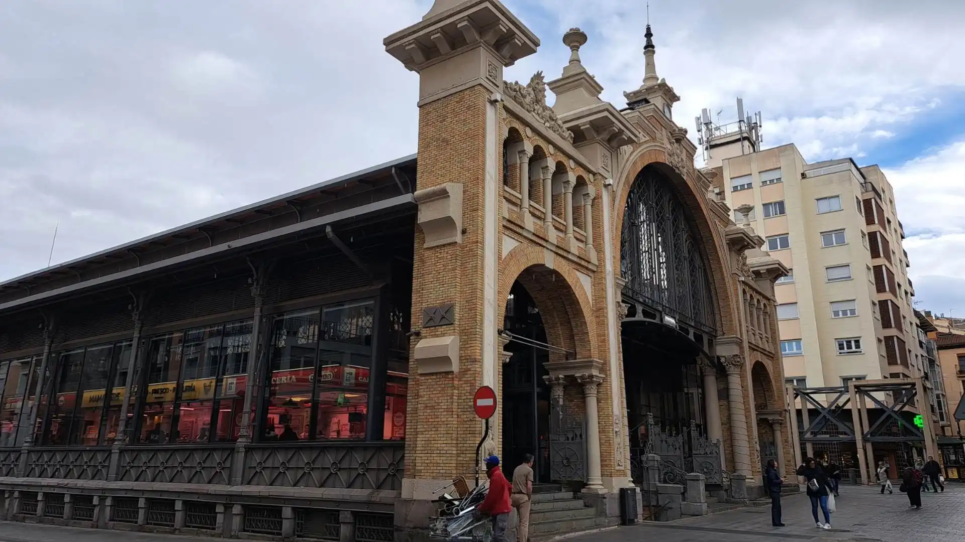 Exterior view of Flat for sale in Zaragoza  with Heating