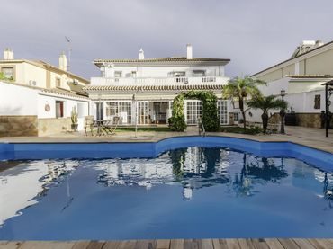 House with pool for sale in Calle Hiedra