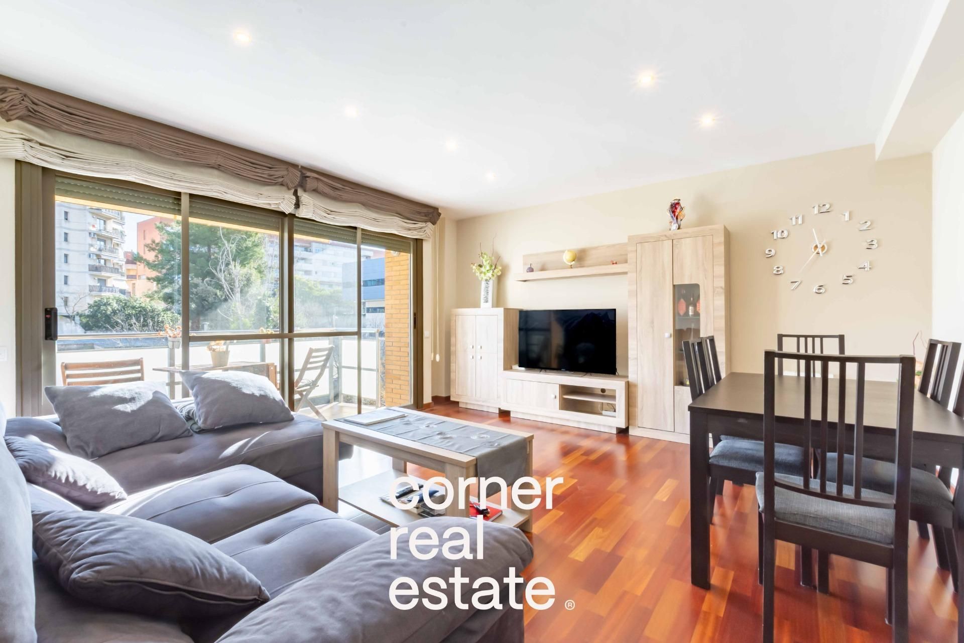 Vista exterior de Ático en venta en Rubí con Aire acondicionado, Calefacción y Jardín privado