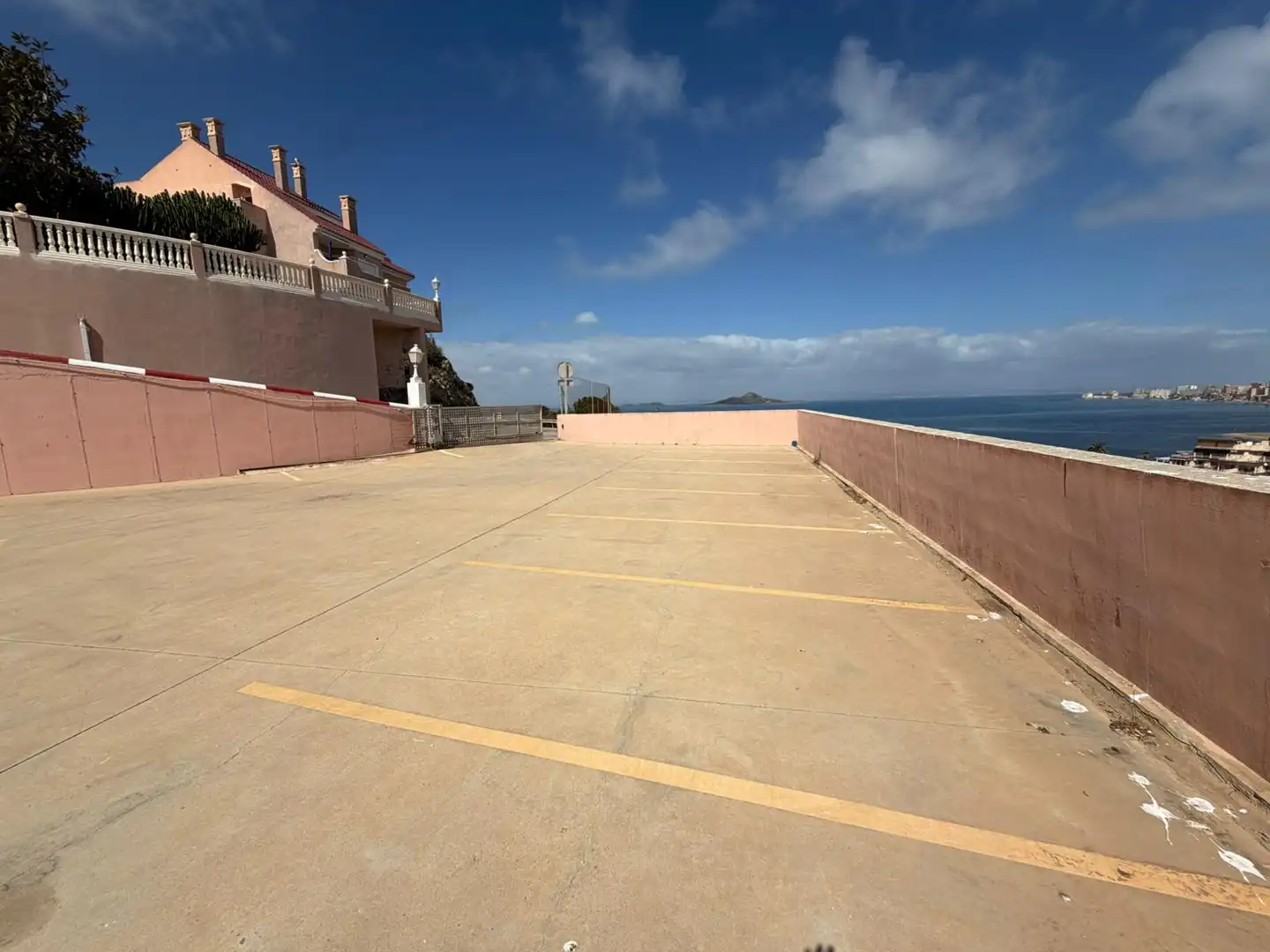 Parking de Piso en venta en La Manga del Mar Menor con Terraza y Piscina comunitaria