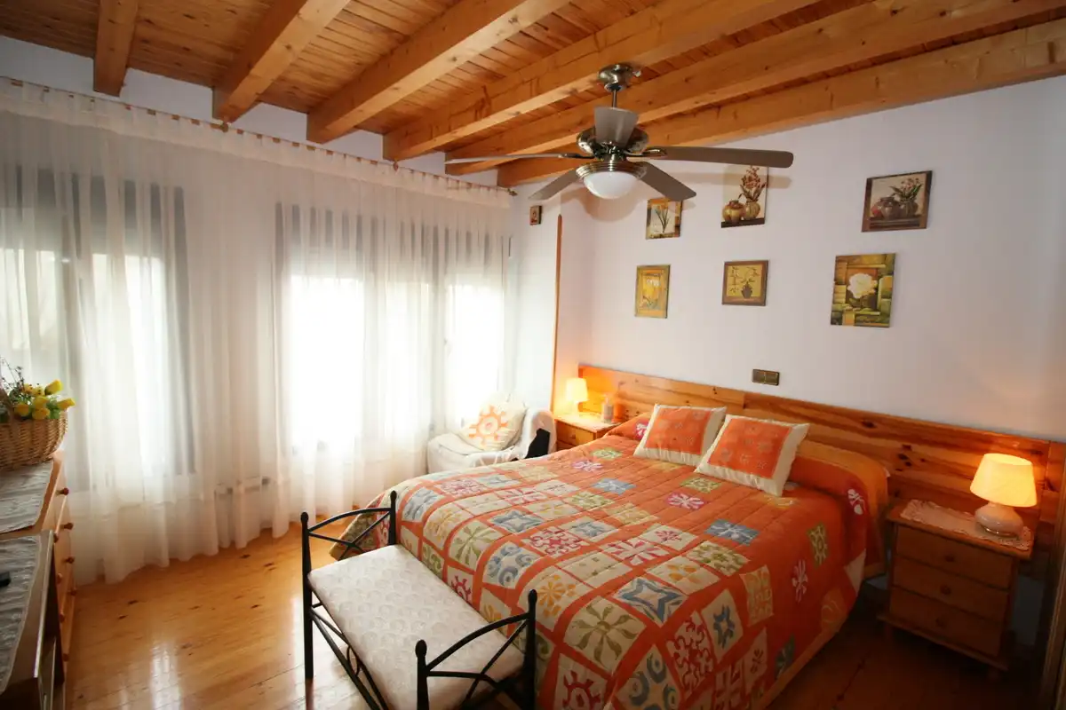 Habitación de Casa o chalet en venta en Arenas de San Pedro con Calefacción, Parquet y Amueblado