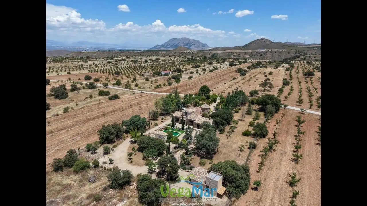 Country homes for sale in Freila