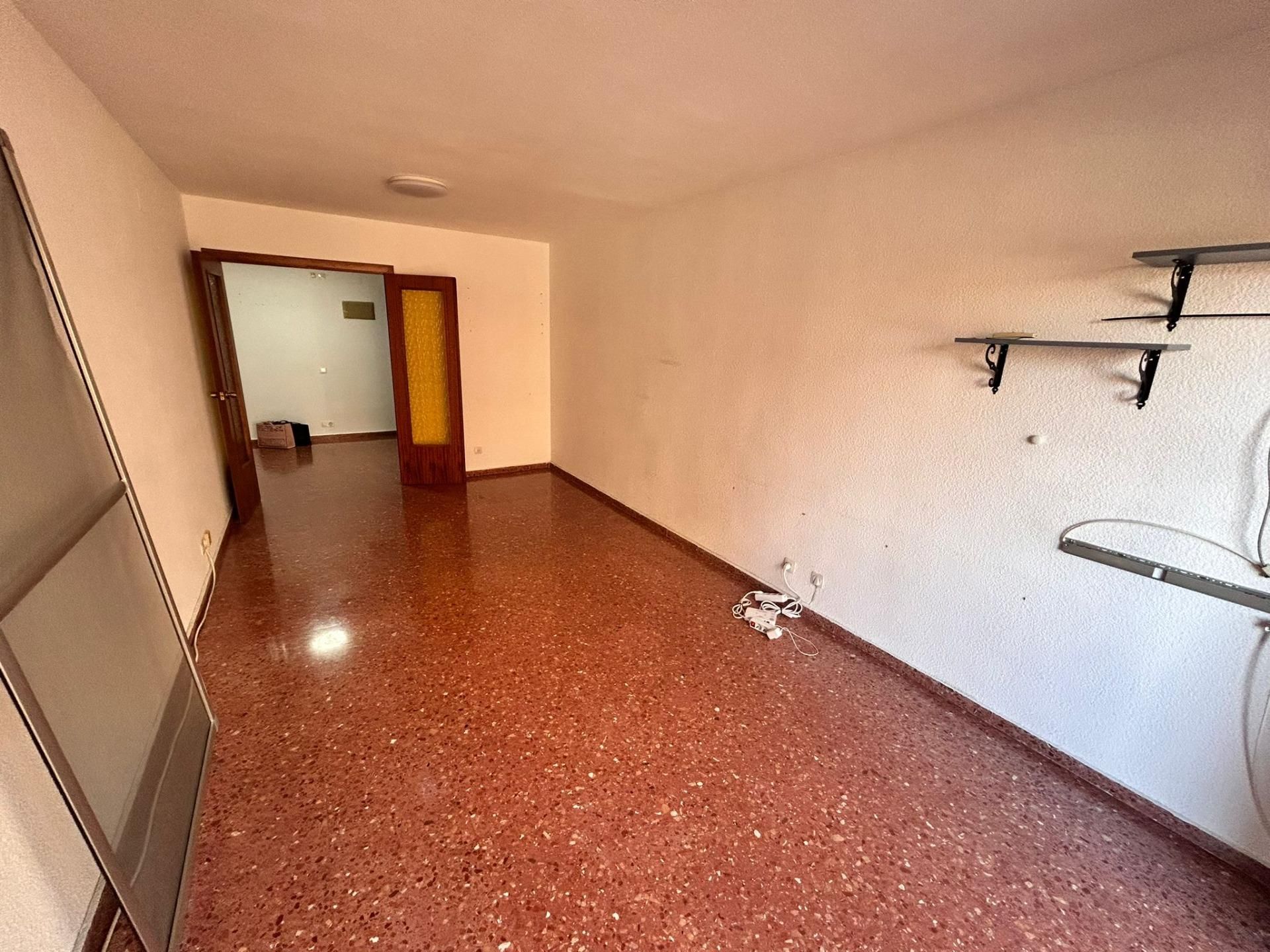 Flat to rent in  Valencia Capital  with Air Conditioner and Balcony