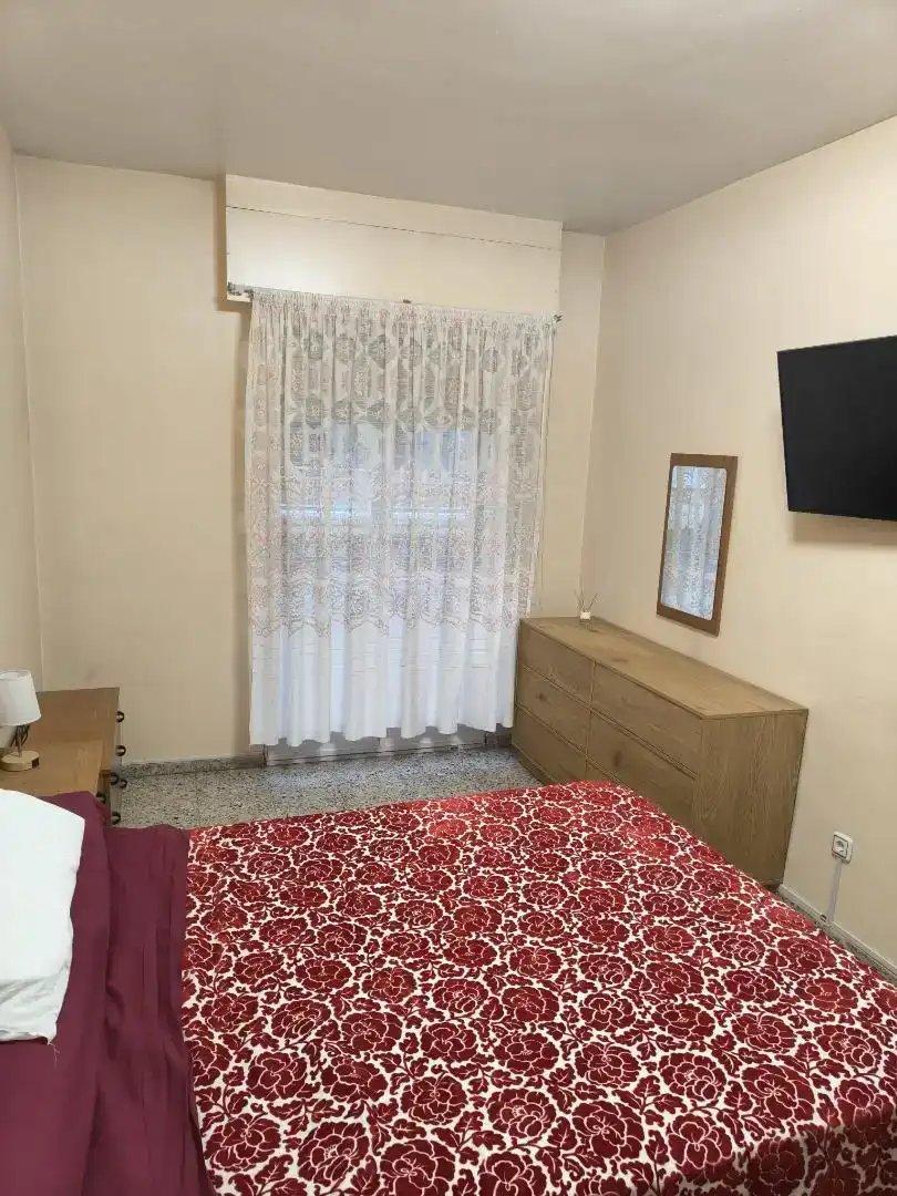 Bedroom of Flat for share in Oeste