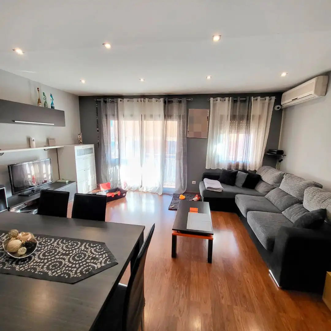 Living room of Flat for rent in Sabadell  with Air Conditioner, Heating and Parquet flooring