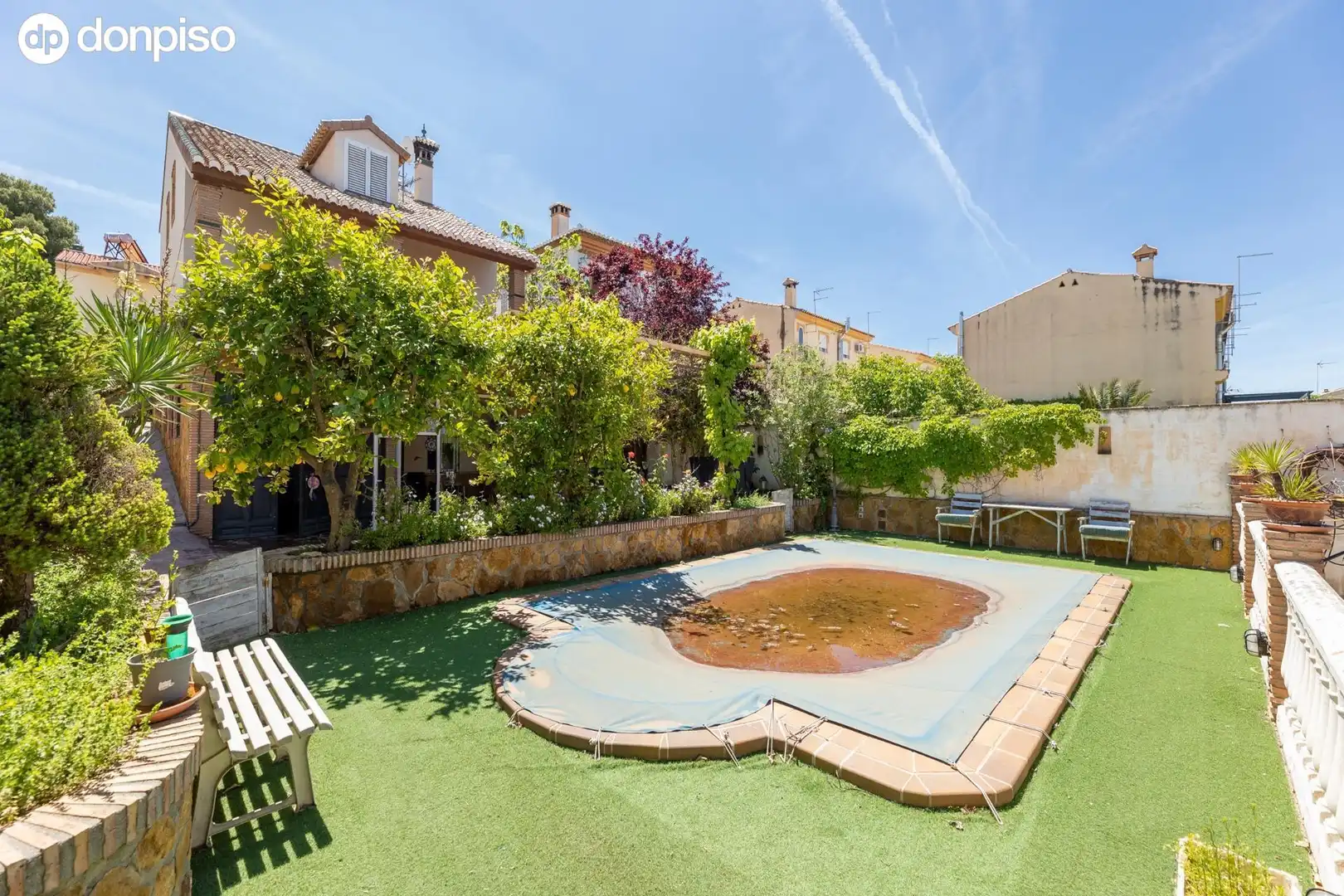 Houses for sale in Calle MULHACEN, 20, Barrio de la Vega