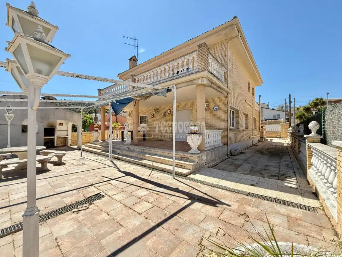 Vista exterior de Casa o chalet en venta en Canyelles con Terraza y Piscina