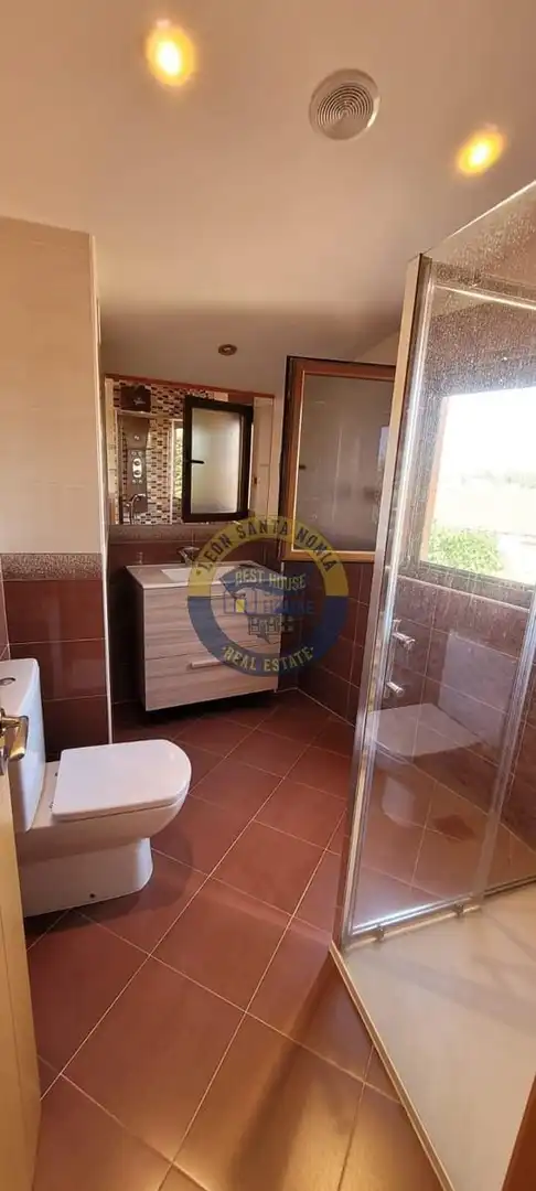 Bathroom of Houses for sale in Onzonilla  with Heating and Alarm