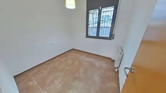 Dormitori de Pis en venda en Santa Perpètua de Mogoda amb Calefacció, Terrassa i Alarma