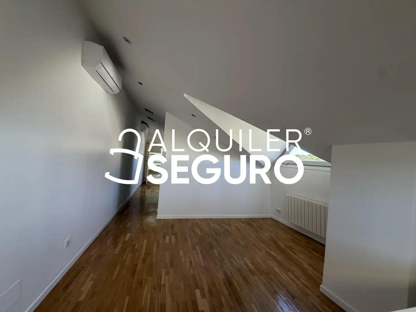 Bedroom of Attic for rent in Torrelodones  with Air Conditioner, Heating and Terrace
