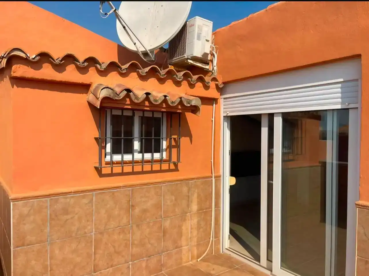 Vista exterior de Casa o chalet en venta en Benalmádena con Aire acondicionado, Piscina y Balcón