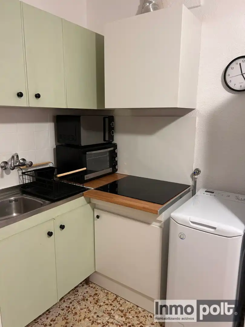 Cuina de Apartament de lloguer en Torrevieja amb Jardí privat, Moblat i Forn