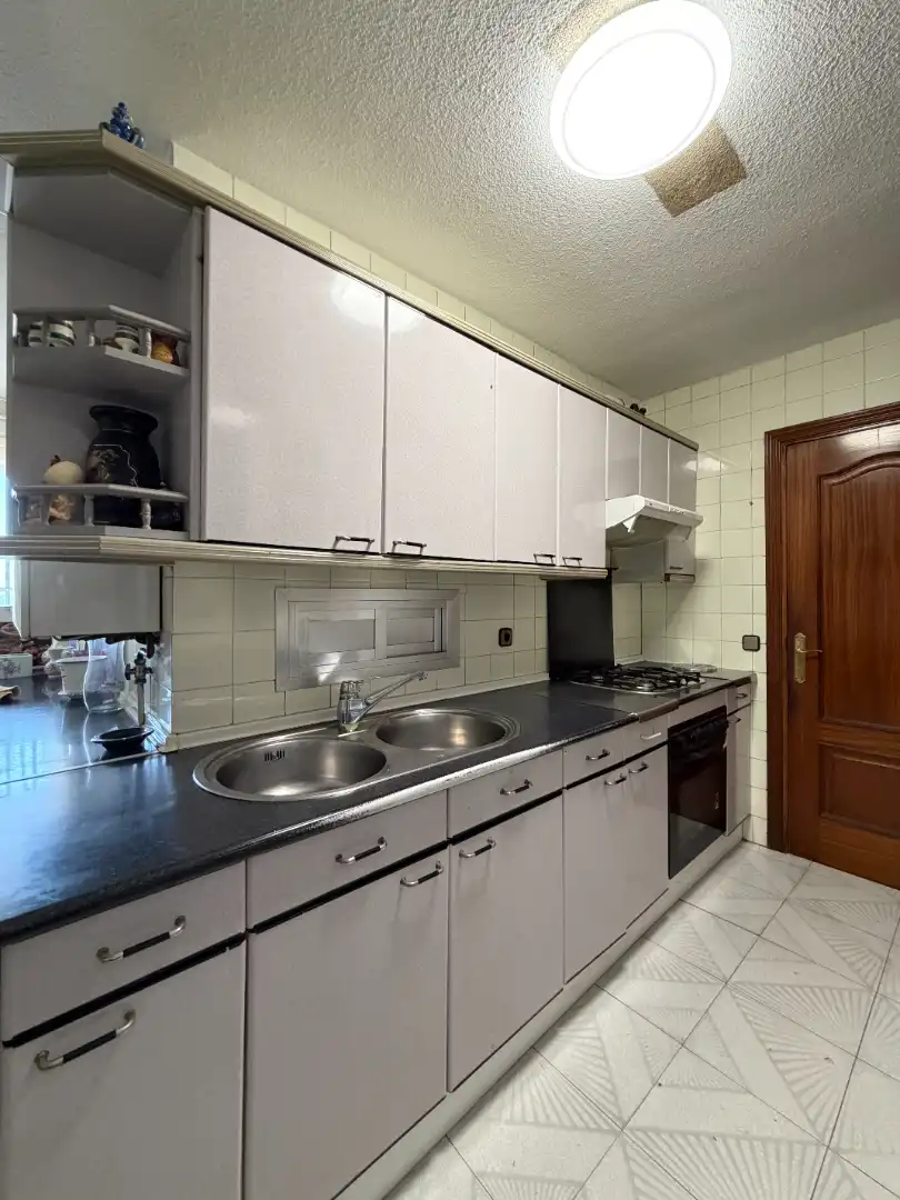 Cocina de Piso en venta en Madrid con Calefacción, Terraza y Amueblado