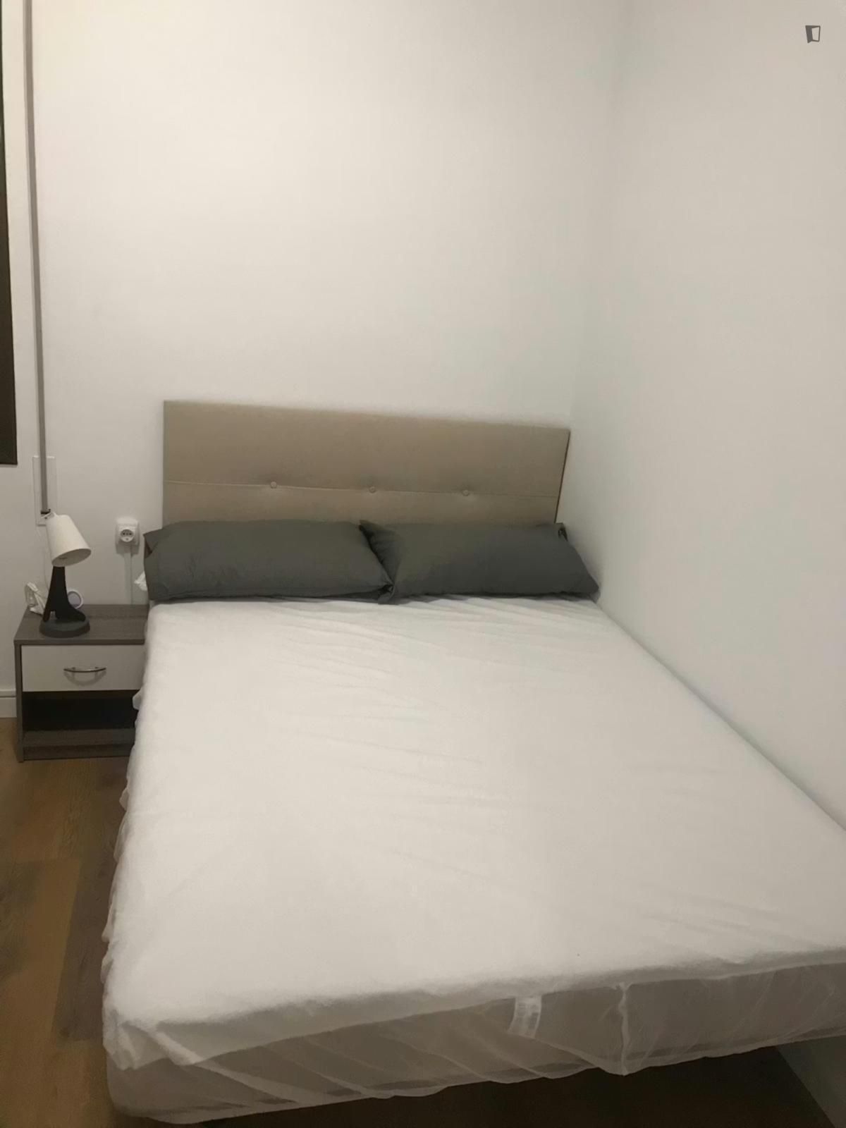 Dormitori de Apartament per a compartir en  Barcelona Capital amb Moblat, Forn i Rentadora