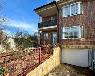 Vista exterior de Casa o xalet en venda en Encinillas amb Calefacció, Jardí privat i Terrassa