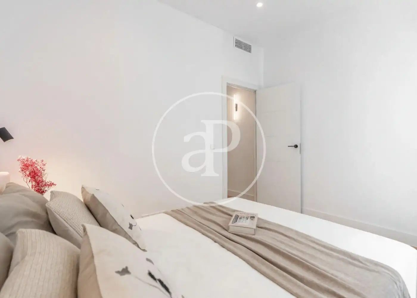 Bedroom of Flat for sale in Madrid  with Air Conditioner, Heating and Balcony