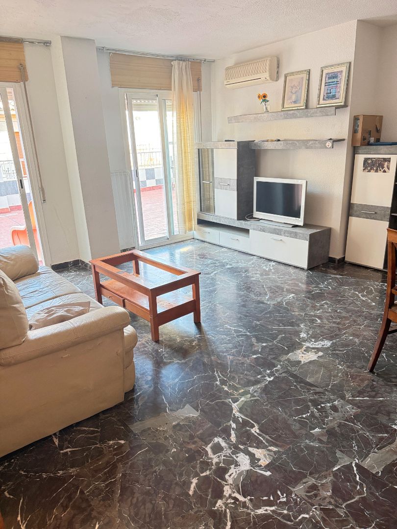 Living room of Flat to rent in  Granada Capital  with Air Conditioner, Heating and Terrace