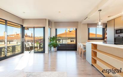 Living room of Flat for sale in Sant Cugat del Vallès  with Air Conditioner, Heating and Terrace