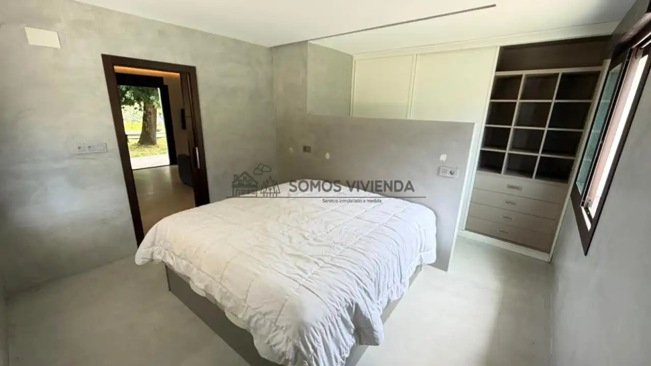 Dormitori de Casa o xalet en venda en Ourense Capital  amb Calefacció, Jardí privat i Terrassa