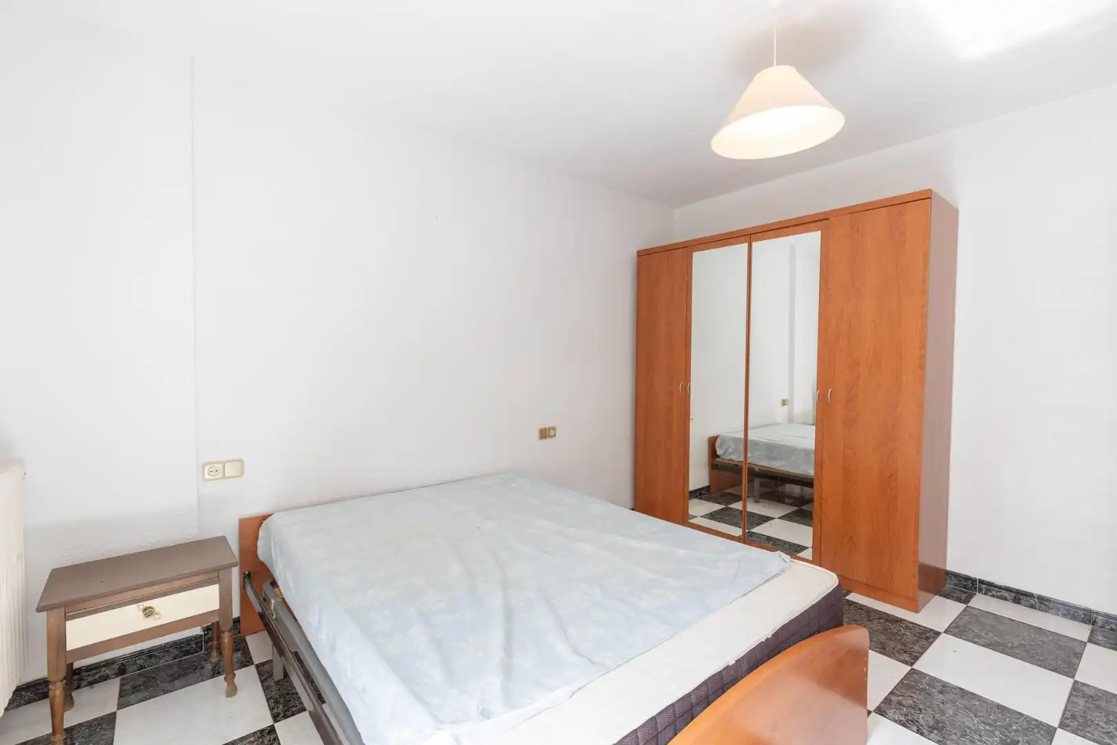 Habitación de Piso en venta en Granada con Aire acondicionado, Calefacción y Balcón