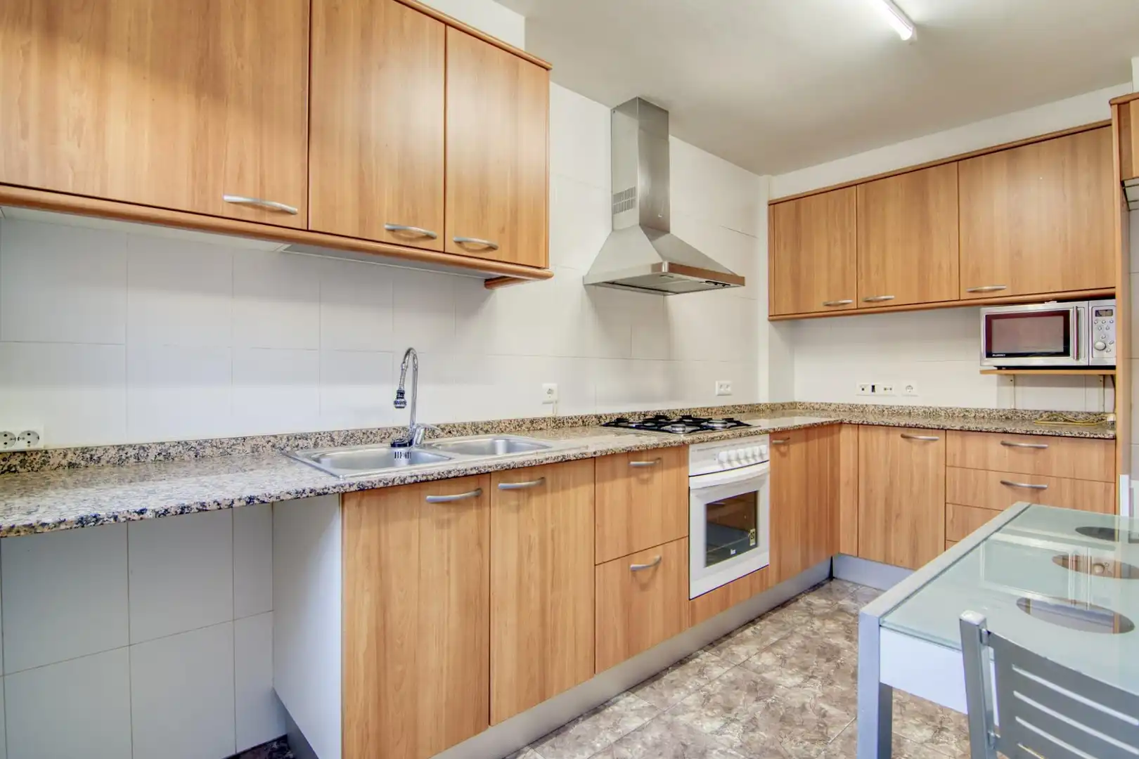 Cocina de Casa adosada en venta en Figueres con Calefacción, Jardín privado y Balcón
