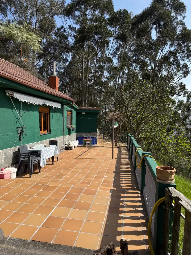 Terrassa de Casa o xalet en venda en Oviedo  amb Calefacció, Jardí privat i Terrassa