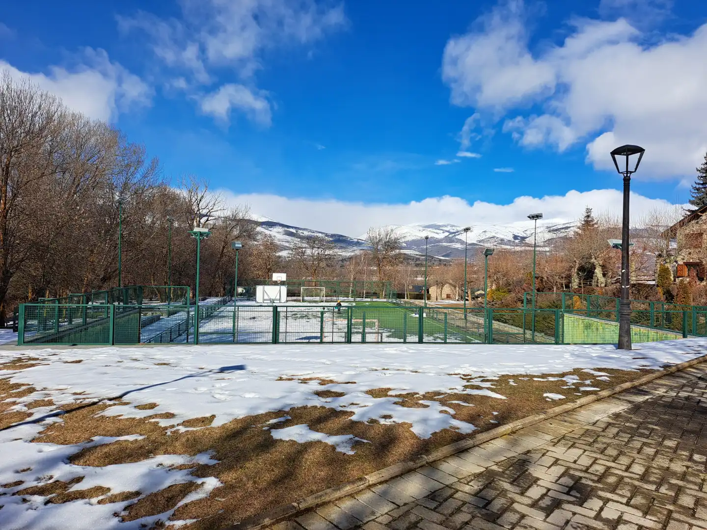 Vista exterior de Casa o xalet en venda en Fontanals de Cerdanya amb Calefacció, Terrassa i Moblat