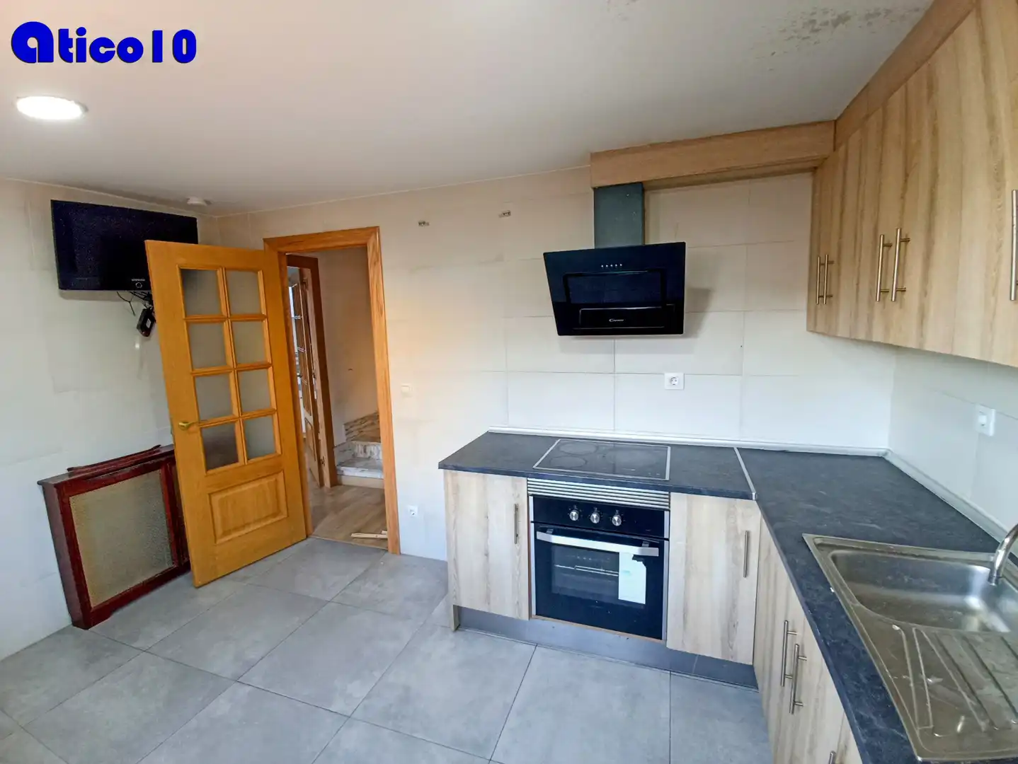 Kitchen of Attic for sale in Oviedo   with Heating, Parquet flooring and Terrace