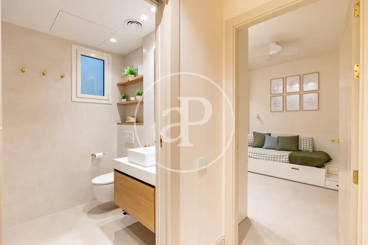 Bathroom of Flat for sale in Barcelona  with Air Conditioner, Heating and Furnished