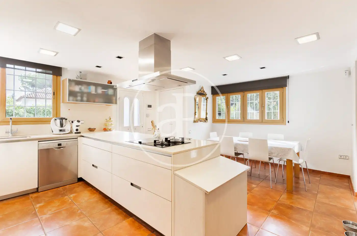 Cocina de Casa o chalet en venta en Cerdanyola del Vallès con Aire acondicionado, Calefacción y Jardín privado
