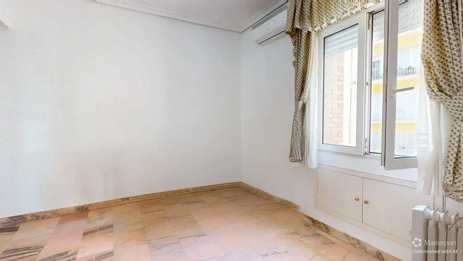 Bedroom of Flat for sale in Sevilla  with Air Conditioner, Heating and Terrace