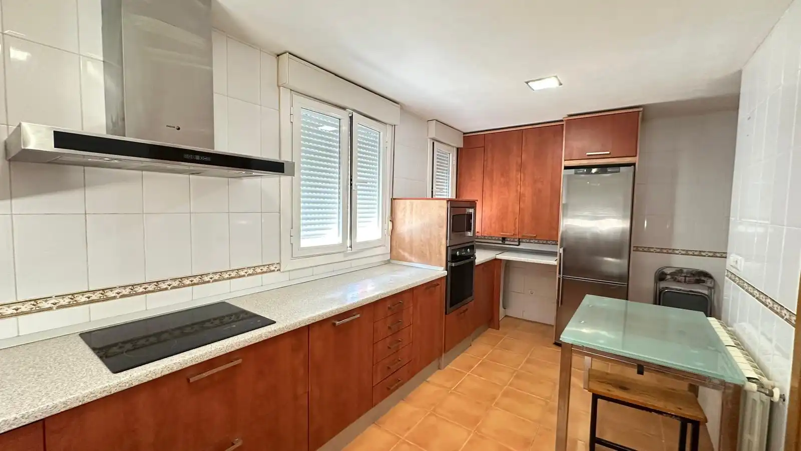 Cuina de Casa adosada en venda en Revillarruz amb Calefacció, Jardí privat i Parquet