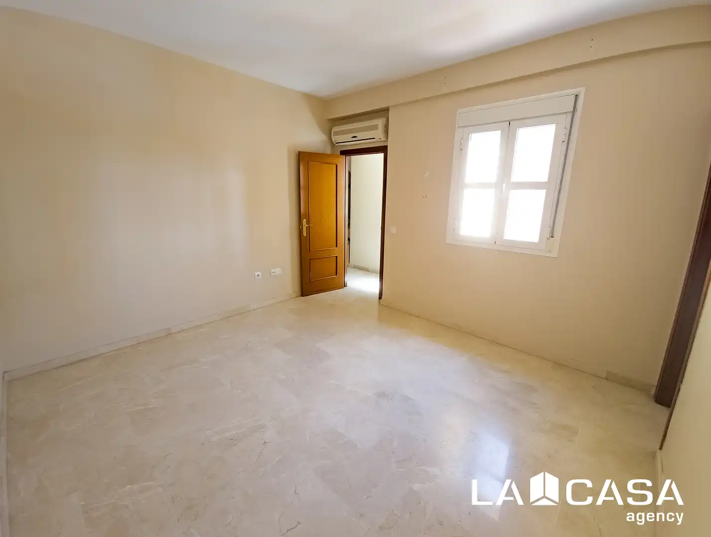 Dormitori de Casa adosada en venda en Dos Hermanas amb Terrassa, Traster i Balcó