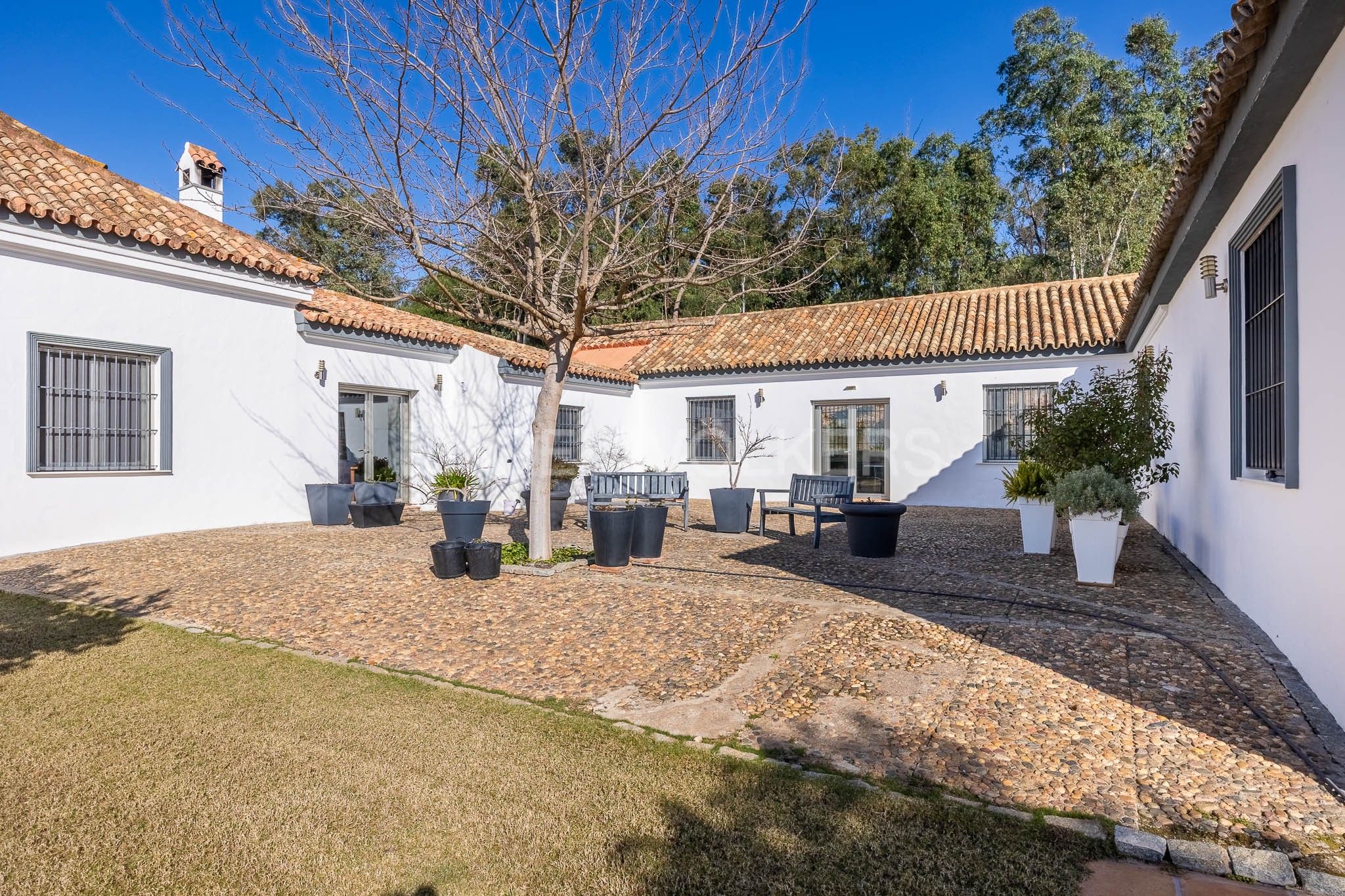 Garden of Country house for sale in La Puebla del Río  with Air Conditioner, Heating and Private garden