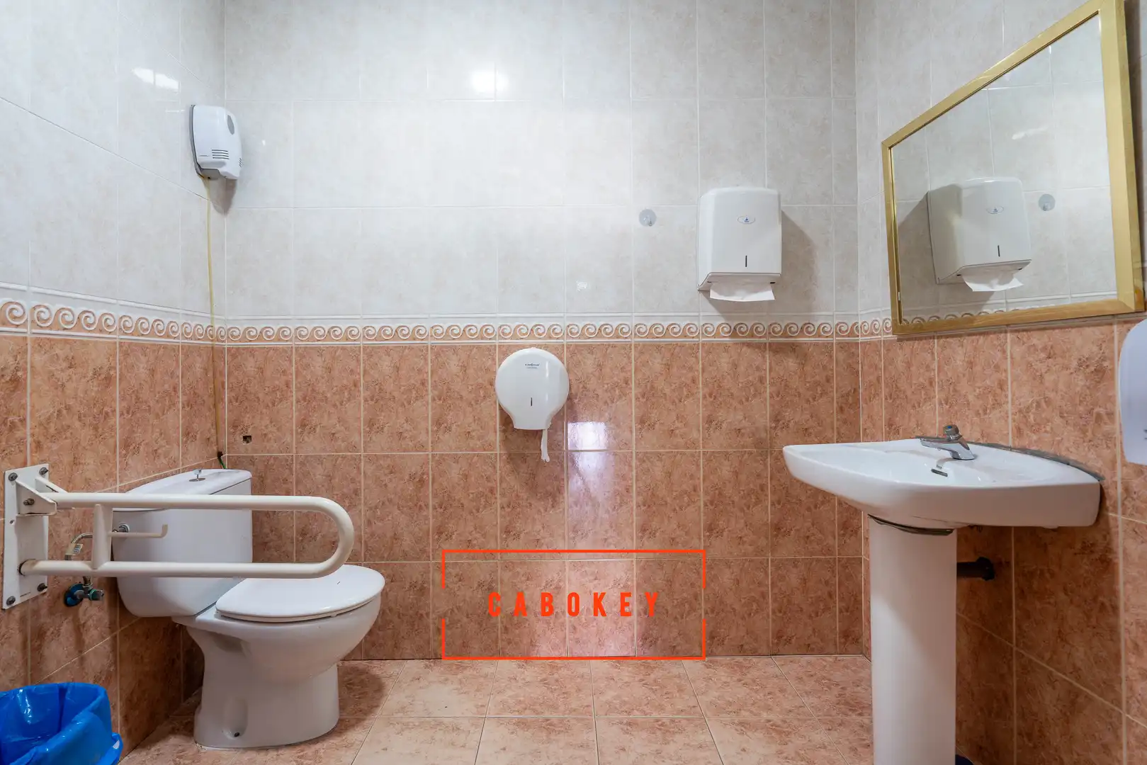 Baño de Local en traspaso en Pulpí con Aire acondicionado, Calefacción y Terraza
