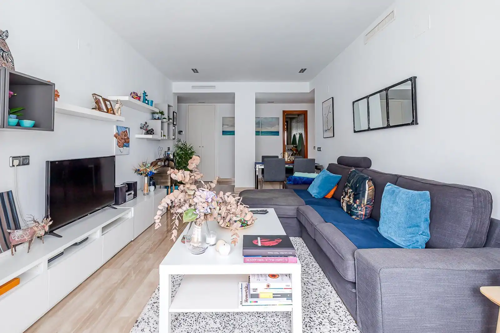 Living room of Flat for rent in Madrid  with Air Conditioner, Private garden and Swimming Pool