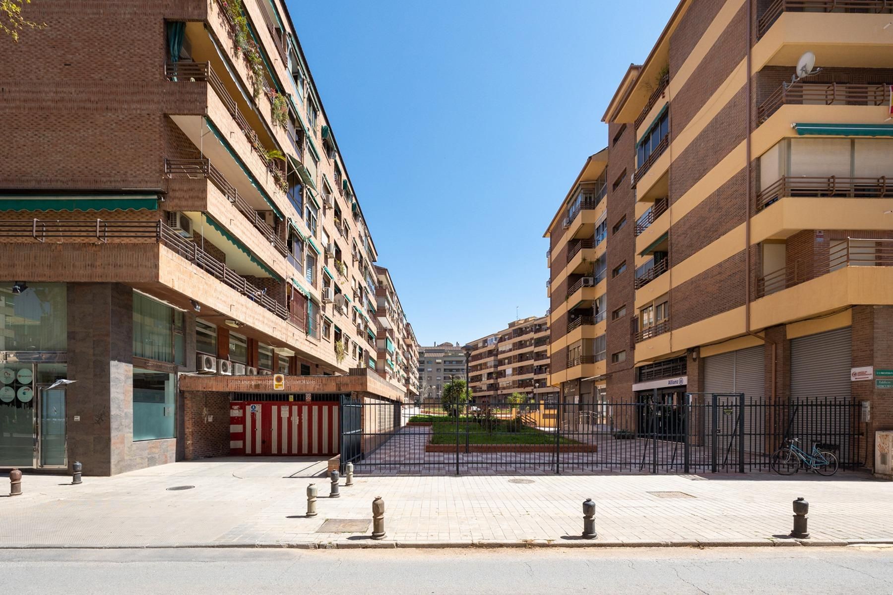 Vista exterior de Garatge en venda en  Granada Capital