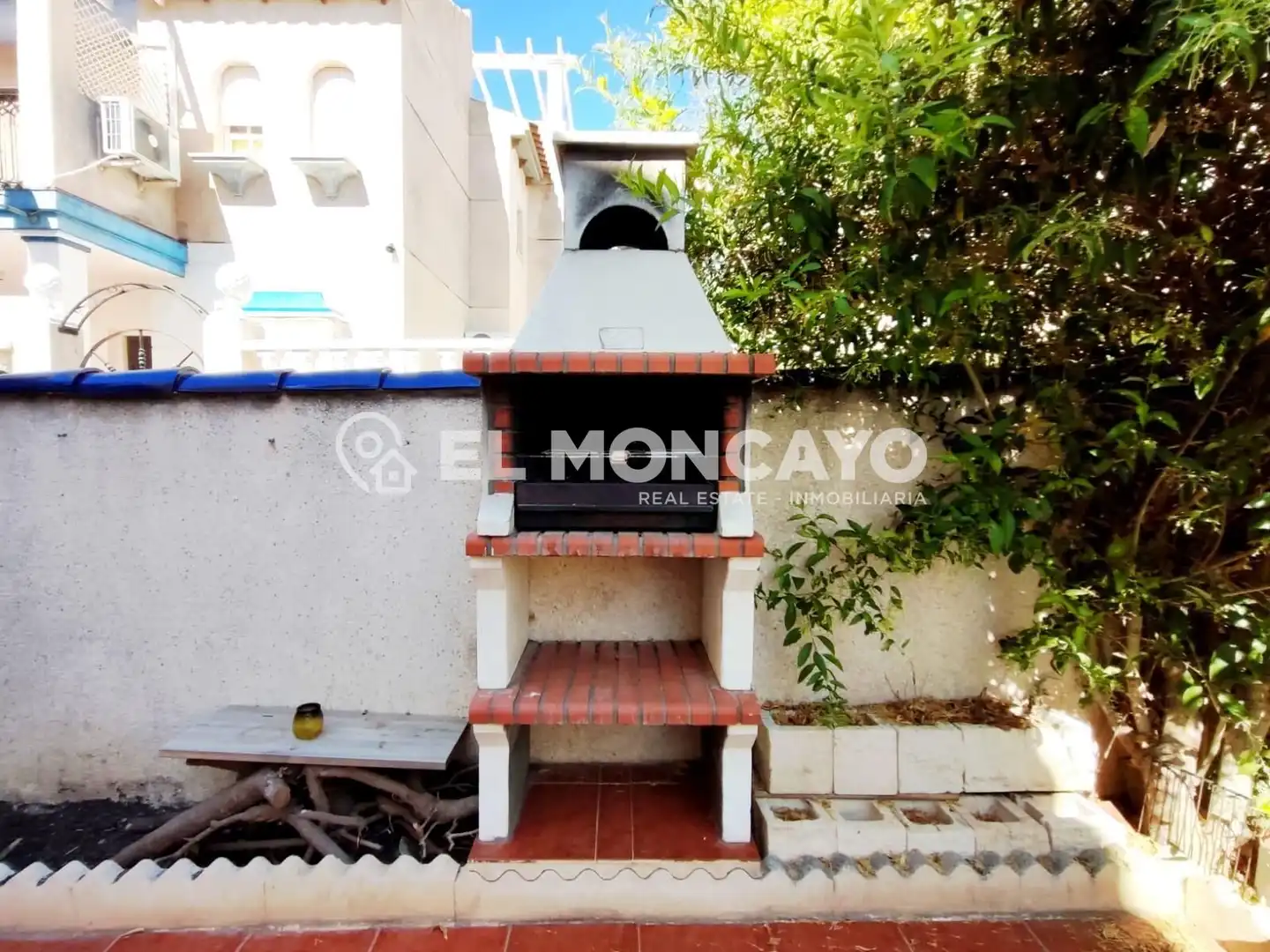 Vista exterior de Casa o xalet en venda en Orihuela amb Aire condicionat, Calefacció i Jardí privat