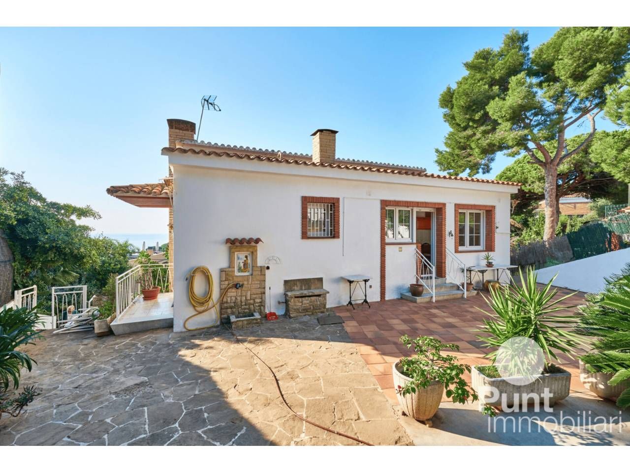 Vista exterior de Casa o xalet de lloguer en Premià de Dalt amb Calefacció, Terrassa i Alarma