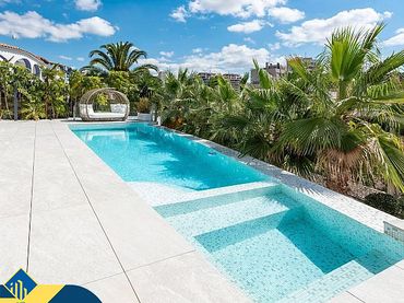 Xalet amb piscina en venda a Benicolada - Las Adelfas