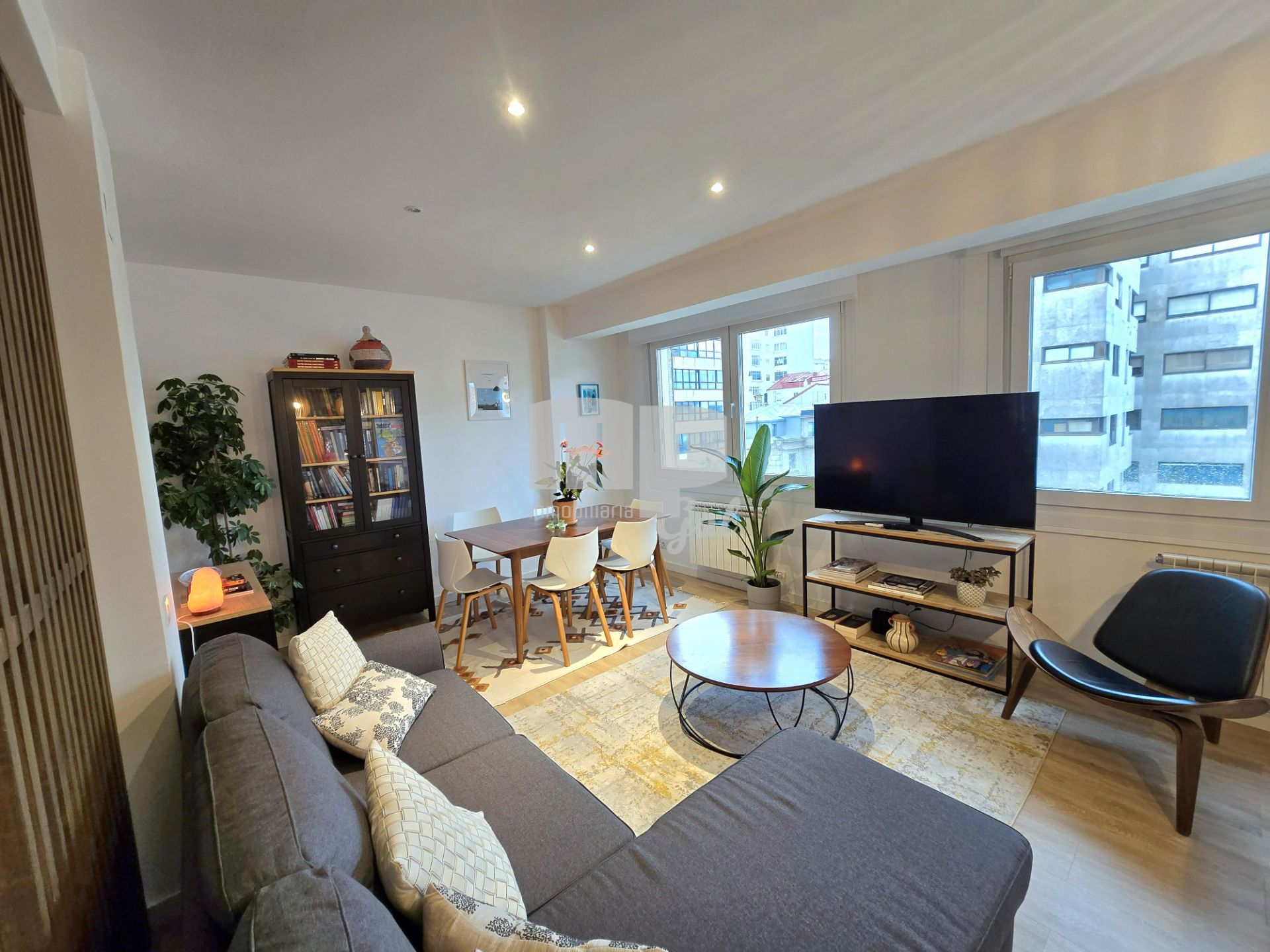 Living room of Flat for sale in Vigo   with Heating and Furnished