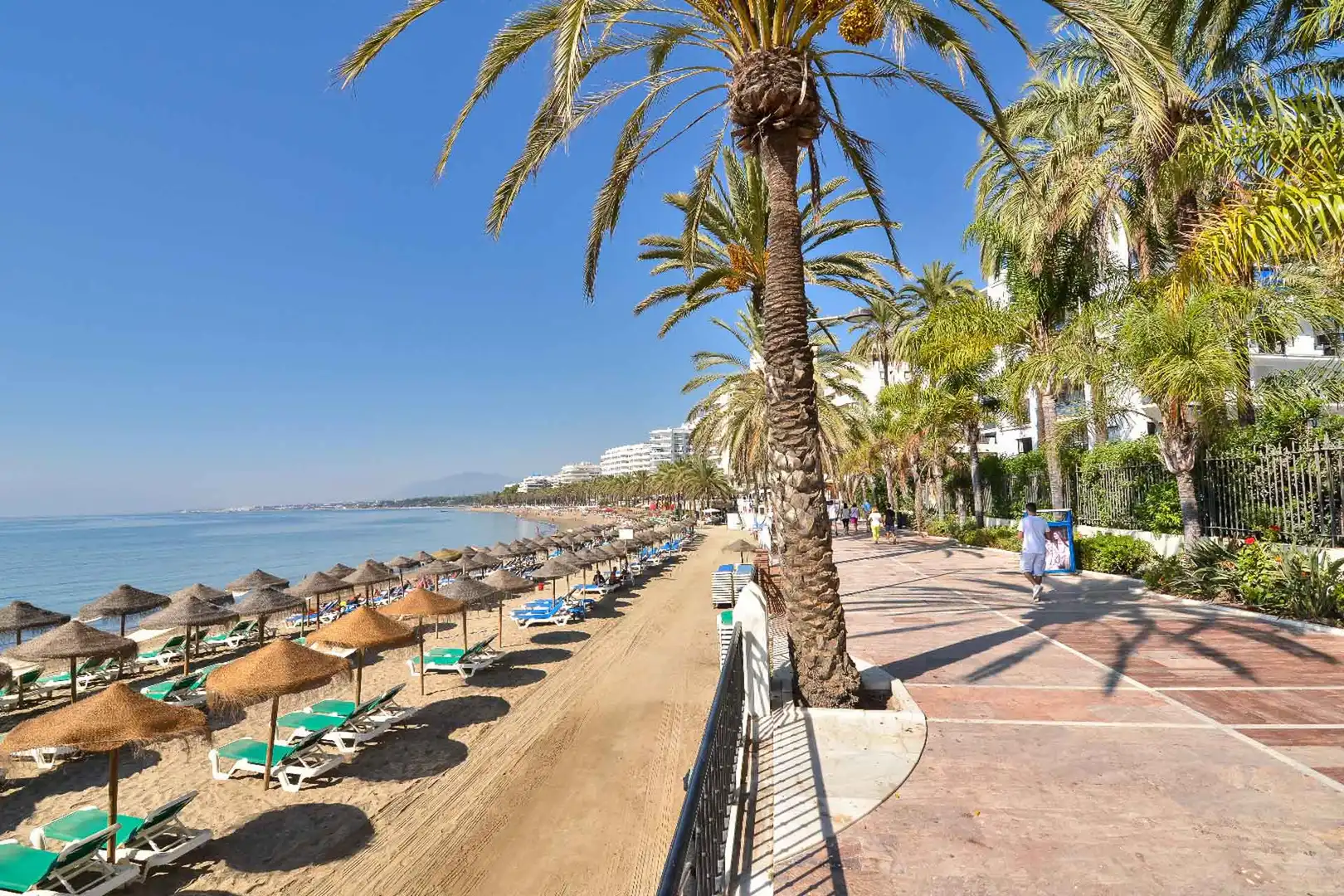 Vista exterior de Àtic en venda en Marbella amb Aire condicionat, Terrassa i Traster
