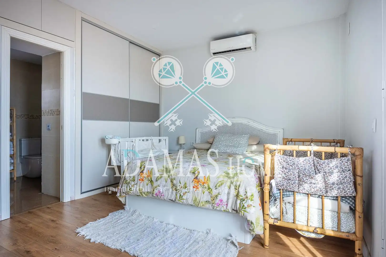 Habitación de Casa o chalet en venta en Valencina de la Concepción con Aire acondicionado, Calefacción y Jardín privado