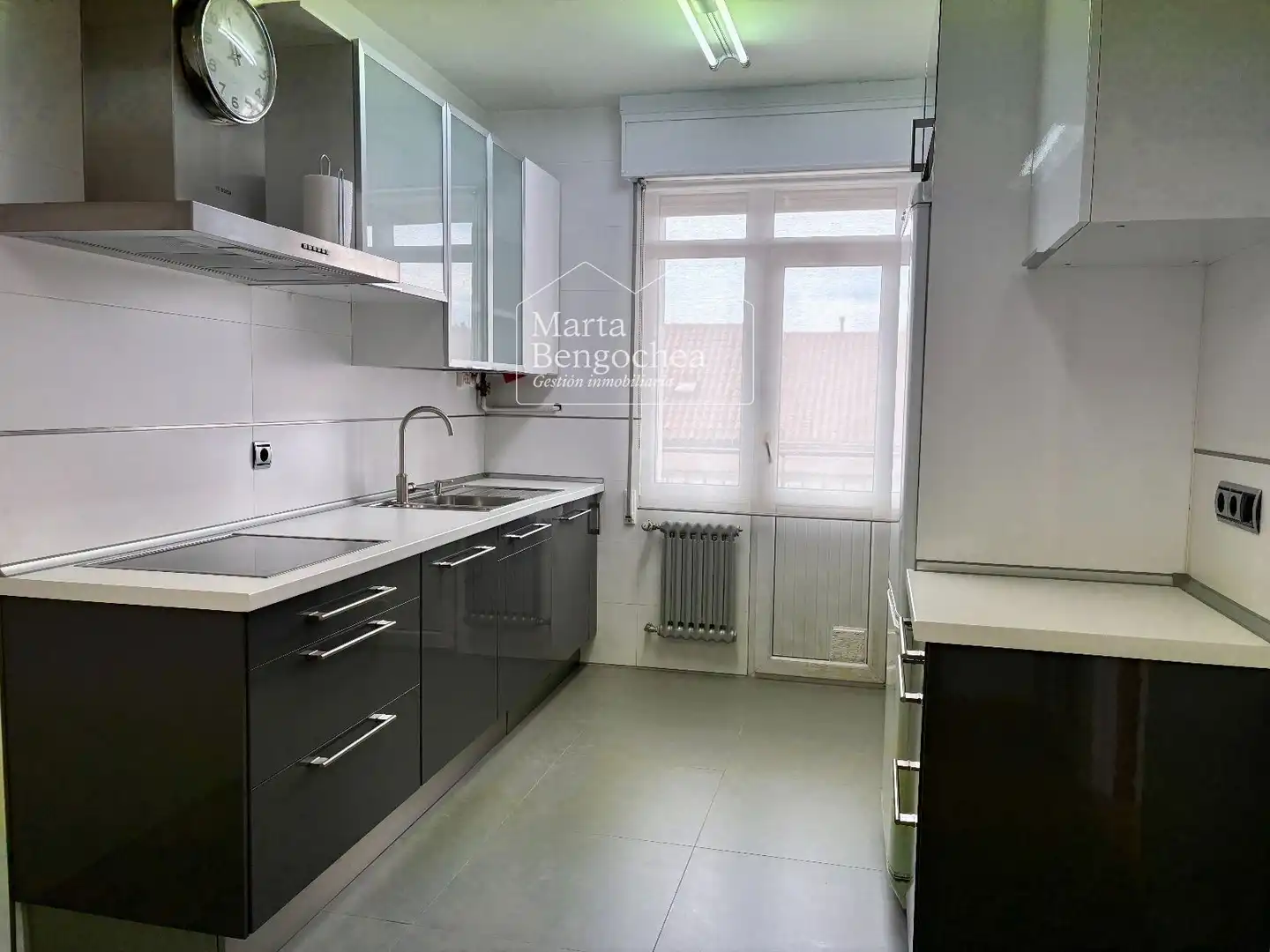 Cocina de Piso en venta en Vitoria - Gasteiz con Calefacción, Terraza y Trastero