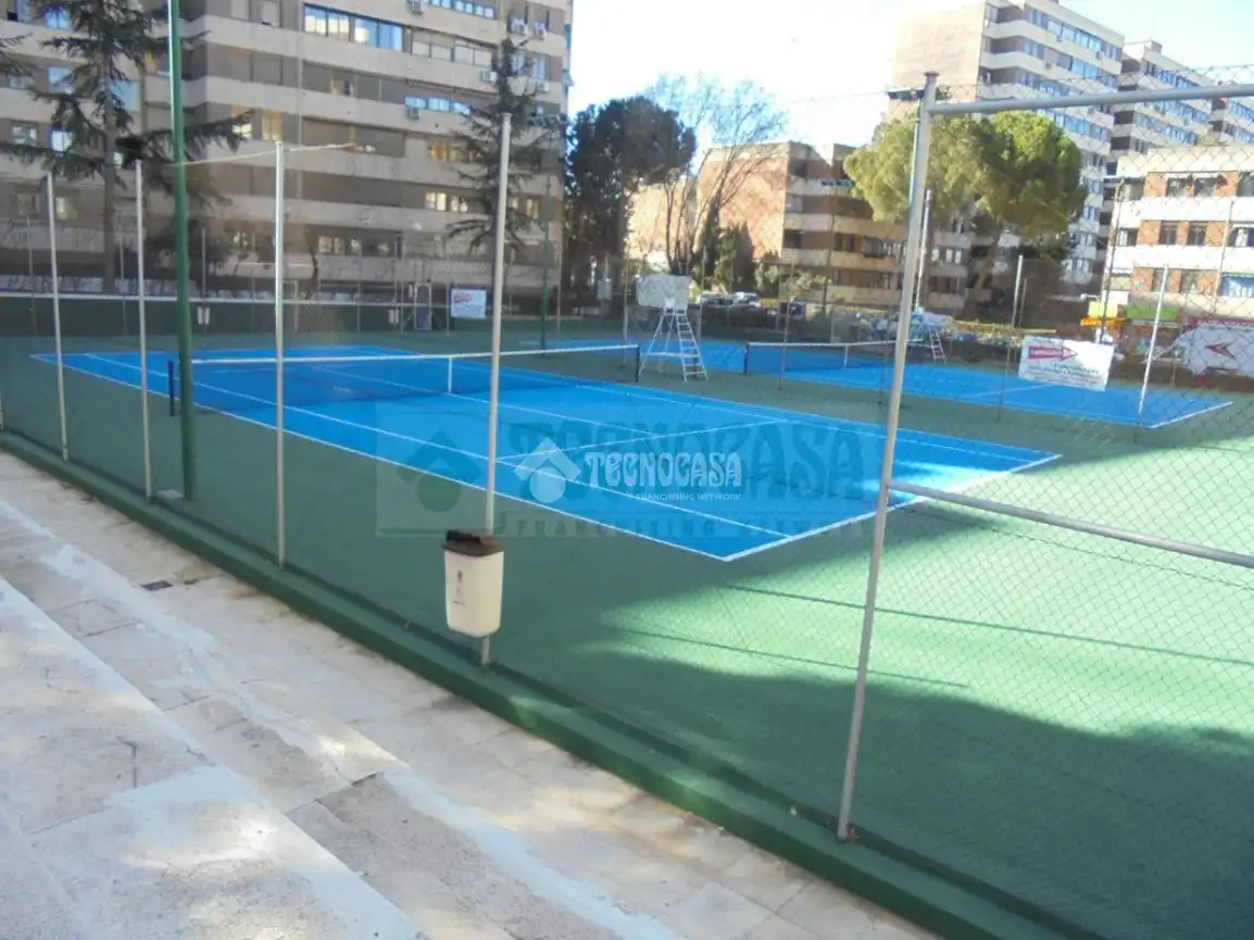 Swimming pool of Flat for sale in Fuenlabrada  with Air Conditioner, Heating and Community pool