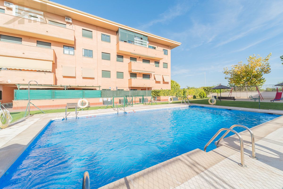 Swimming pool of Flat for sale in Navalcarnero  with Air Conditioner, Heating and Terrace