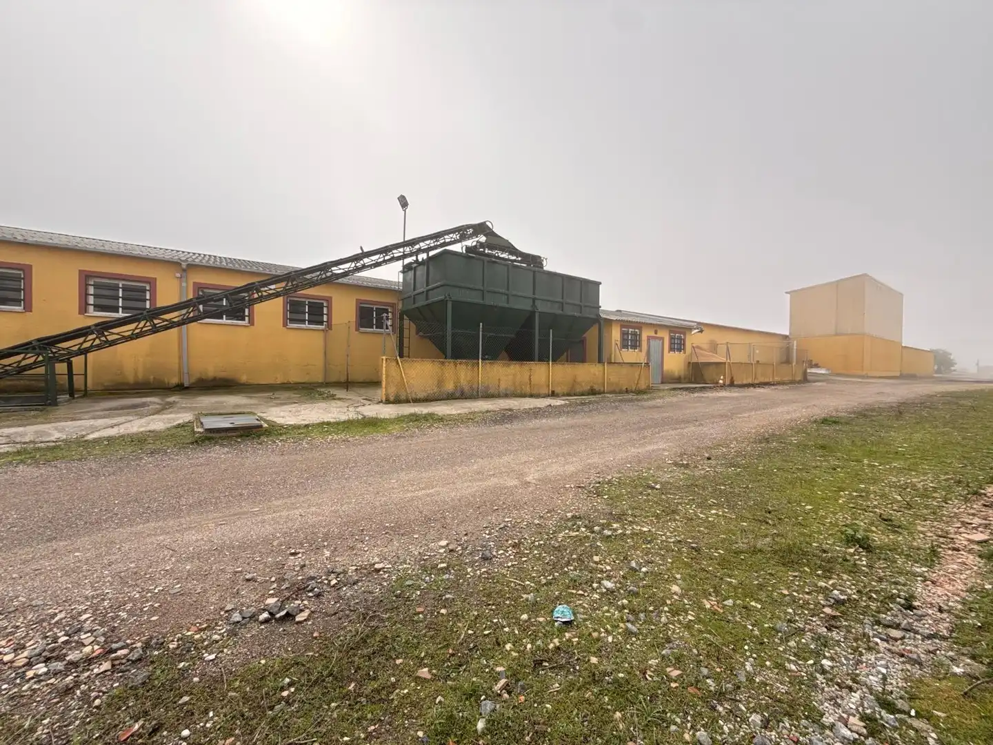 Vista exterior de Nave industrial en venta en Olías del Rey