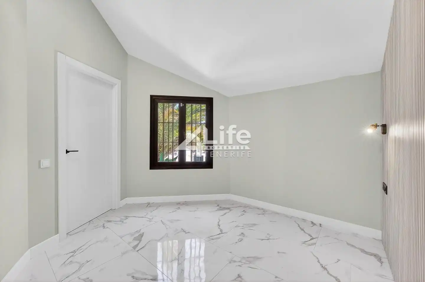 Schlafzimmer von Wohnung zum Verkauf in Adeje mit Klimaanlage, Privatgarten und Terrasse