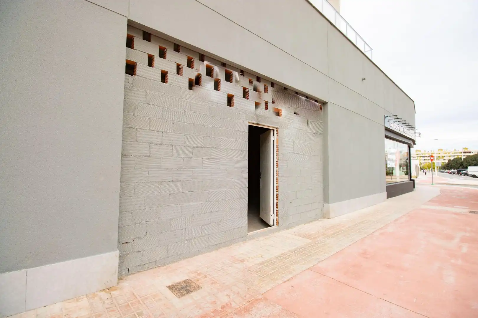 Vista exterior de Local en venta en Sagunto / Sagunt